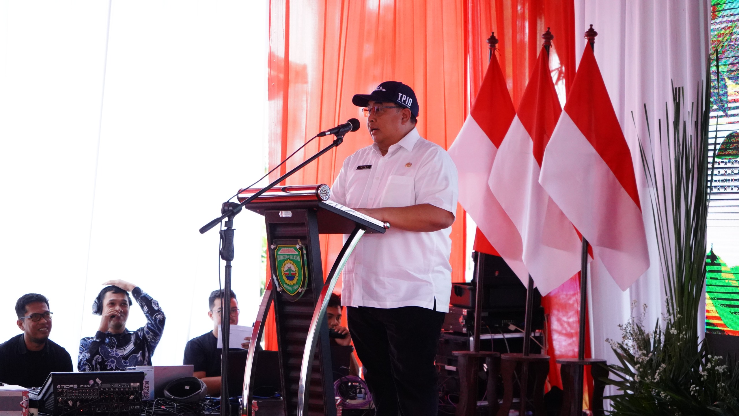 Sekda Muara Enim Ir Yulius Msi menyampaikan sambutan