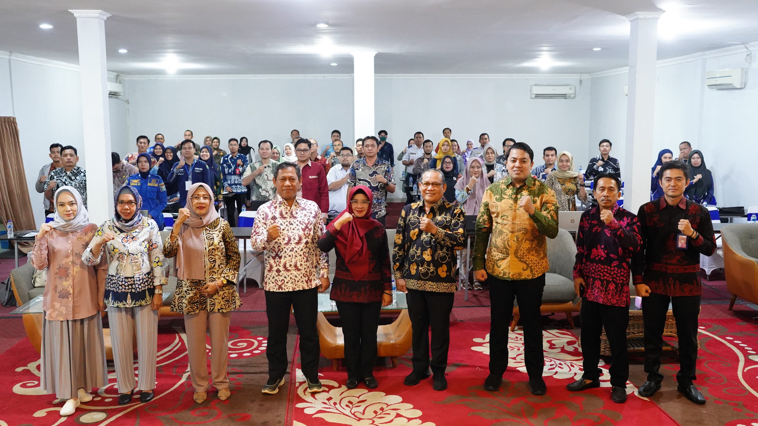 Dalam upaya mencegah terjadinya kebocoran data yang disebabkan serangan siber di lingkungan Pemerintah Kabupaten Muara Enim, Dinas Komunikasi Informasi, Statistik dan Persandian (Diskominfo-SP) Kabupaten Muara Enim menggelar Sosialisasi Keamanan Sistem, di Ballroom Hotel Griya Serasan Sekundang Muara Enim.