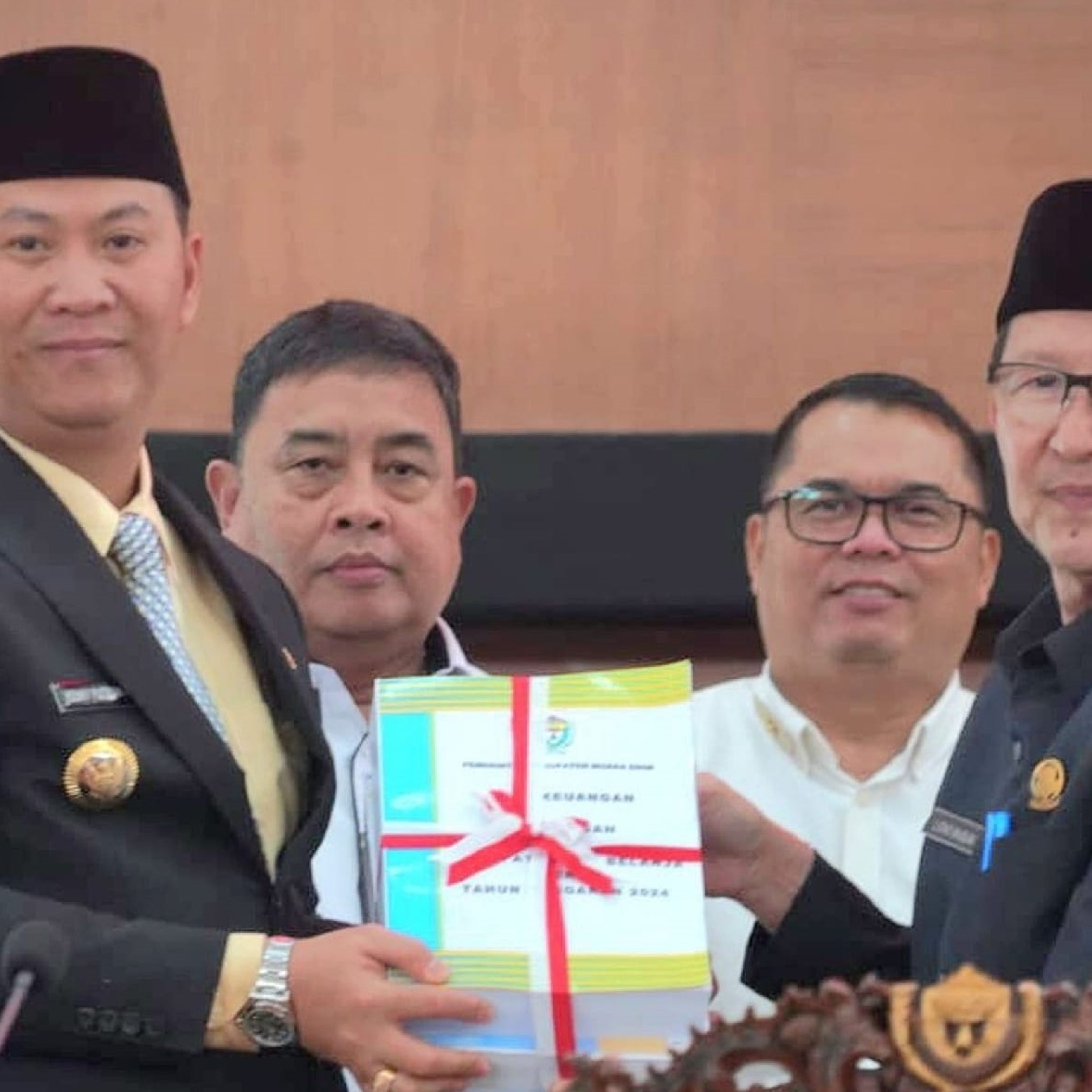 Pj Bupati Henky Putrawan Sampaikan Jawaban Pandum Fraksi DPRD Terhadap Raperda Perubahan APBD TA 2024