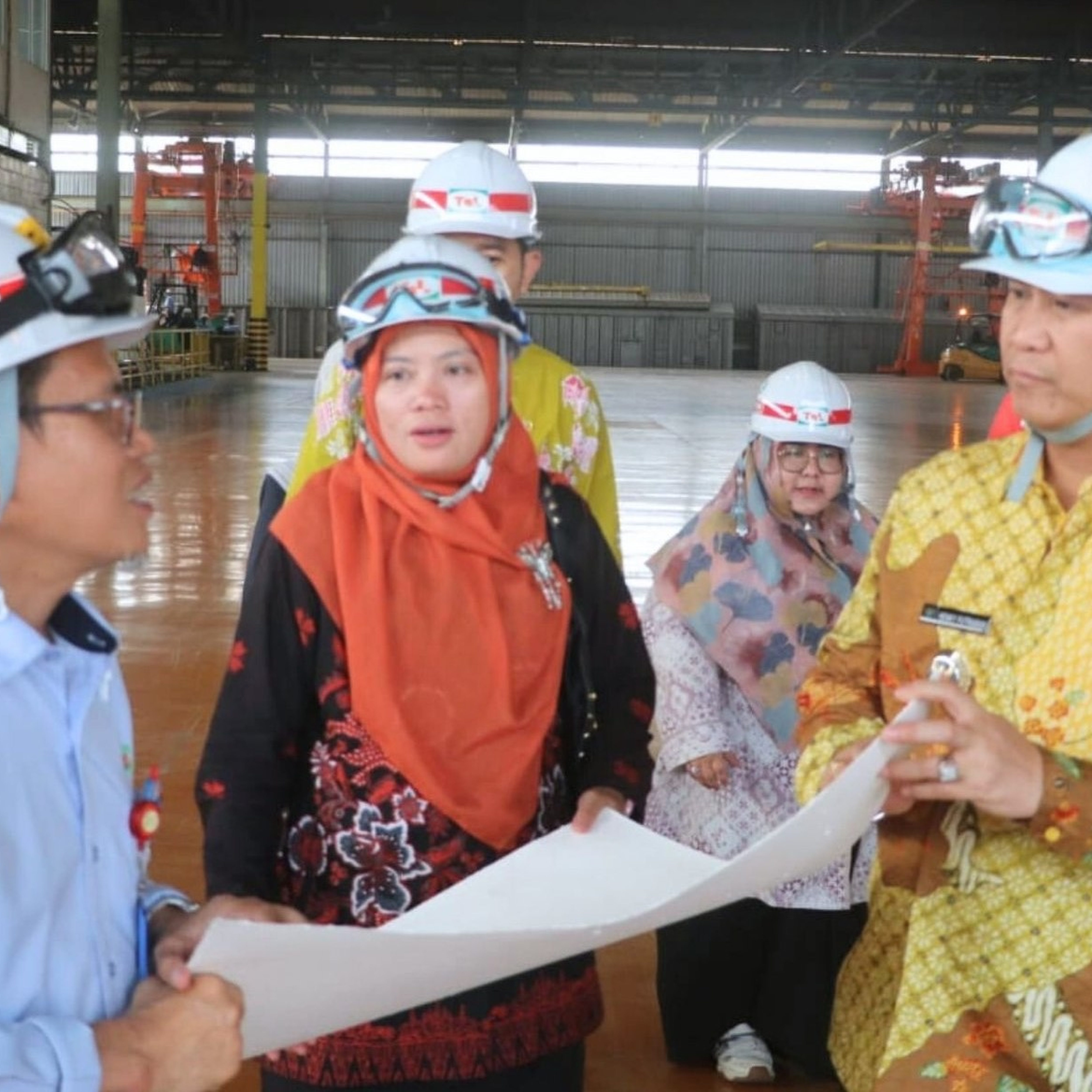 Pj. Bupati Muara Enim, H. Henky Putrawan, S.Pt., M.Si., M.M kembali melaksanakan kunjungan kerja ke sejumlah perusahaan tepatnya ke PT. Musi Hutan Persada (MHP) dan PT. Tanjung Enim Lestari (TEL) Pulp and Paper di Desa Banuayu, Kecamatan Empat Petulai Dangku