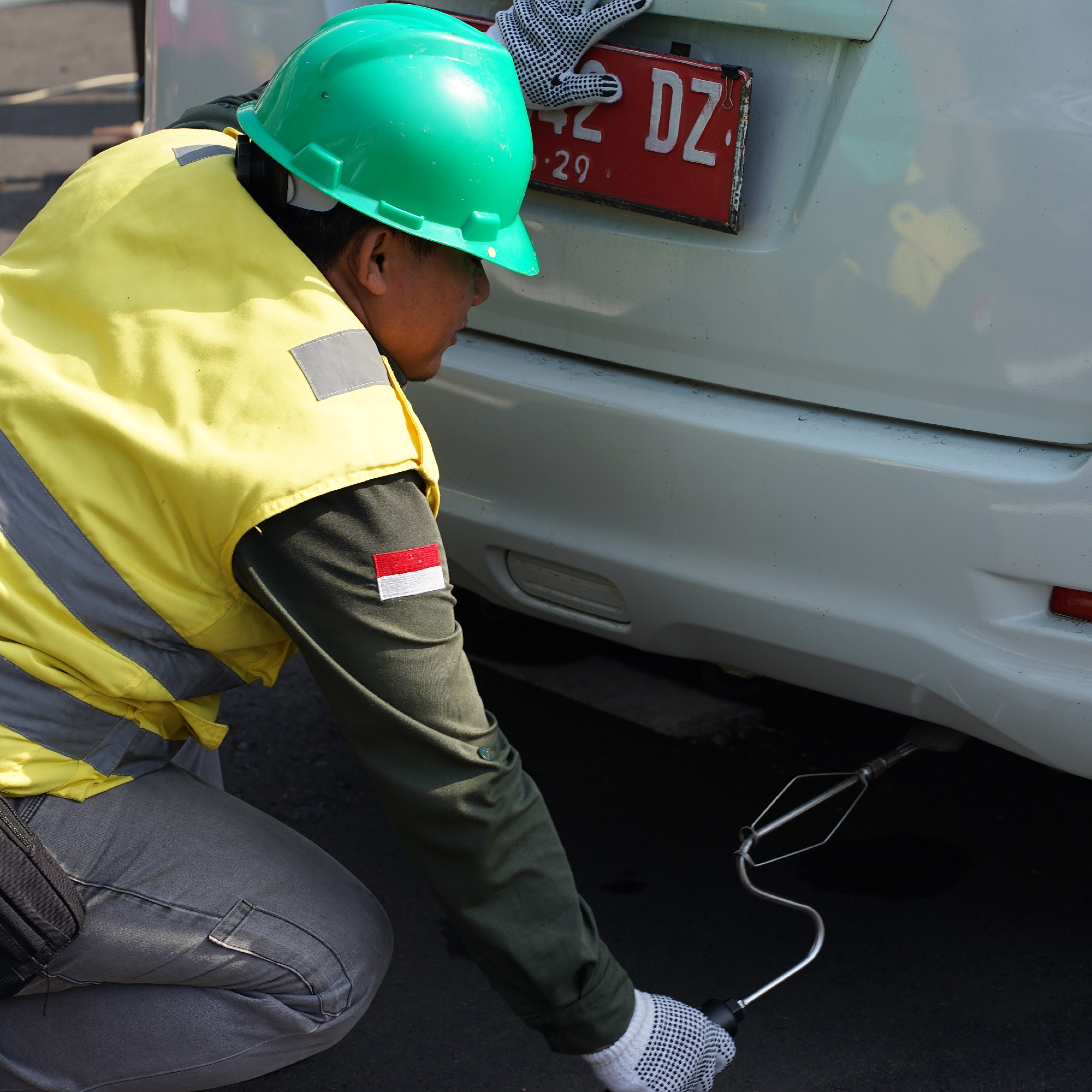 Pemerintah Kabupaten Muara Enim melalui dengan Dinas Lingkungan Hidup (DLH) Kabupaten Muara Enim menggelar uji emisi gas buang kendaraan roda empat secara gratis di Halaman Kantor Bupati Muara Enim
