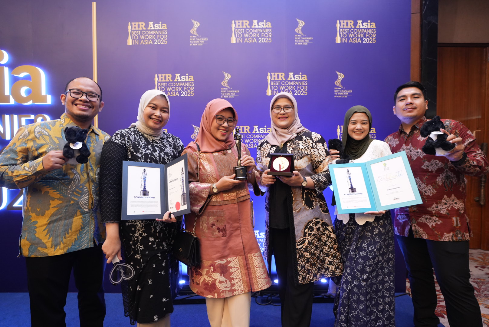 PT Bukit Asam Tbk (PTBA) mencatatkan prestasi gemilang dengan meraih penghargaan bergengsi dari HR Asia, yaitu HR Asia Best Companies to Work for in Asia – Indonesia 2025 dan HR Asia Sustainable Workplace Awards 2025.