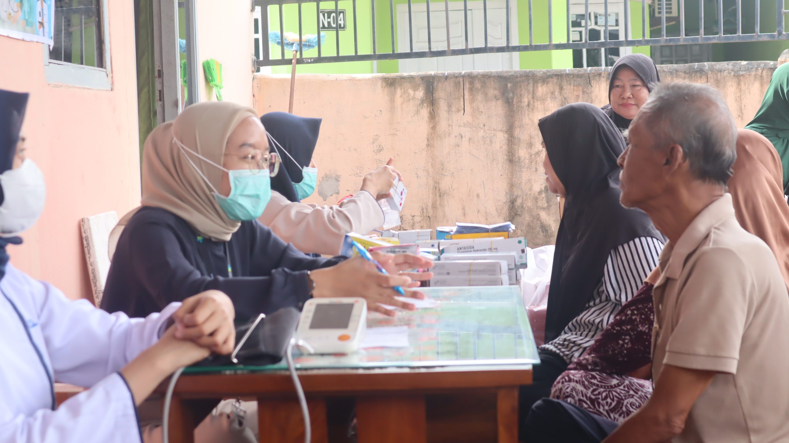 PT Bukit Asam Tbk (PTBA) terus menunjukkan komitmennya dalam meningkatkan kualitas kesehatan masyarakat di sekitar wilayah operasional, khususnya di Kabupaten Muara Enim.