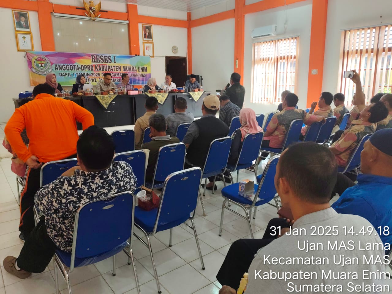 Anggota DPRD Muara Enim Dapil 1 saat melaksanakan reses di Kecamatan Ujanmas.