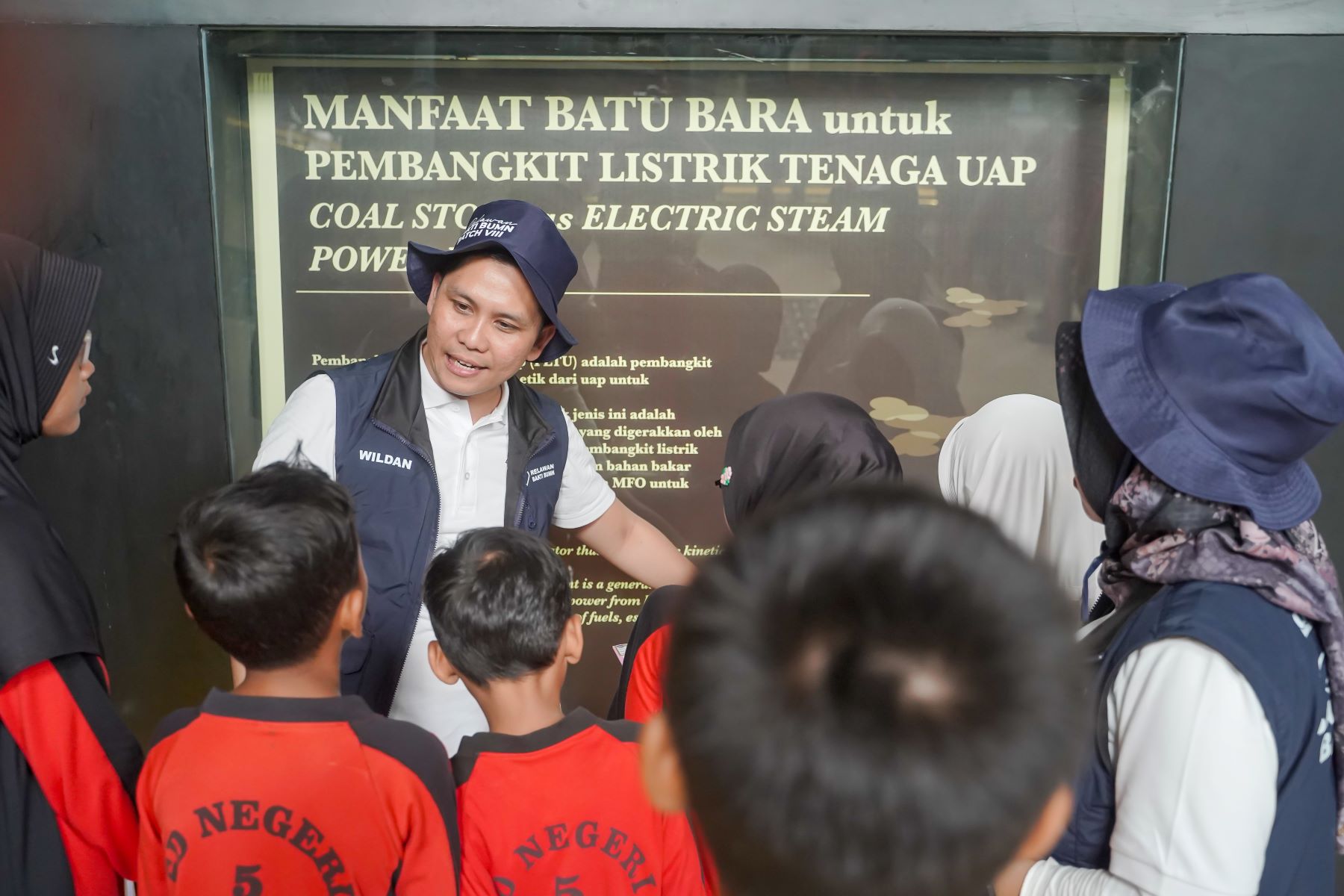 Rayakan Kemerdekaan, Semarakkan HUT RI ke-80, Bukit Asam dan Relawan Bakti BUMN Edukasi Generasi Muda Lewat 'Jelajah Energi'