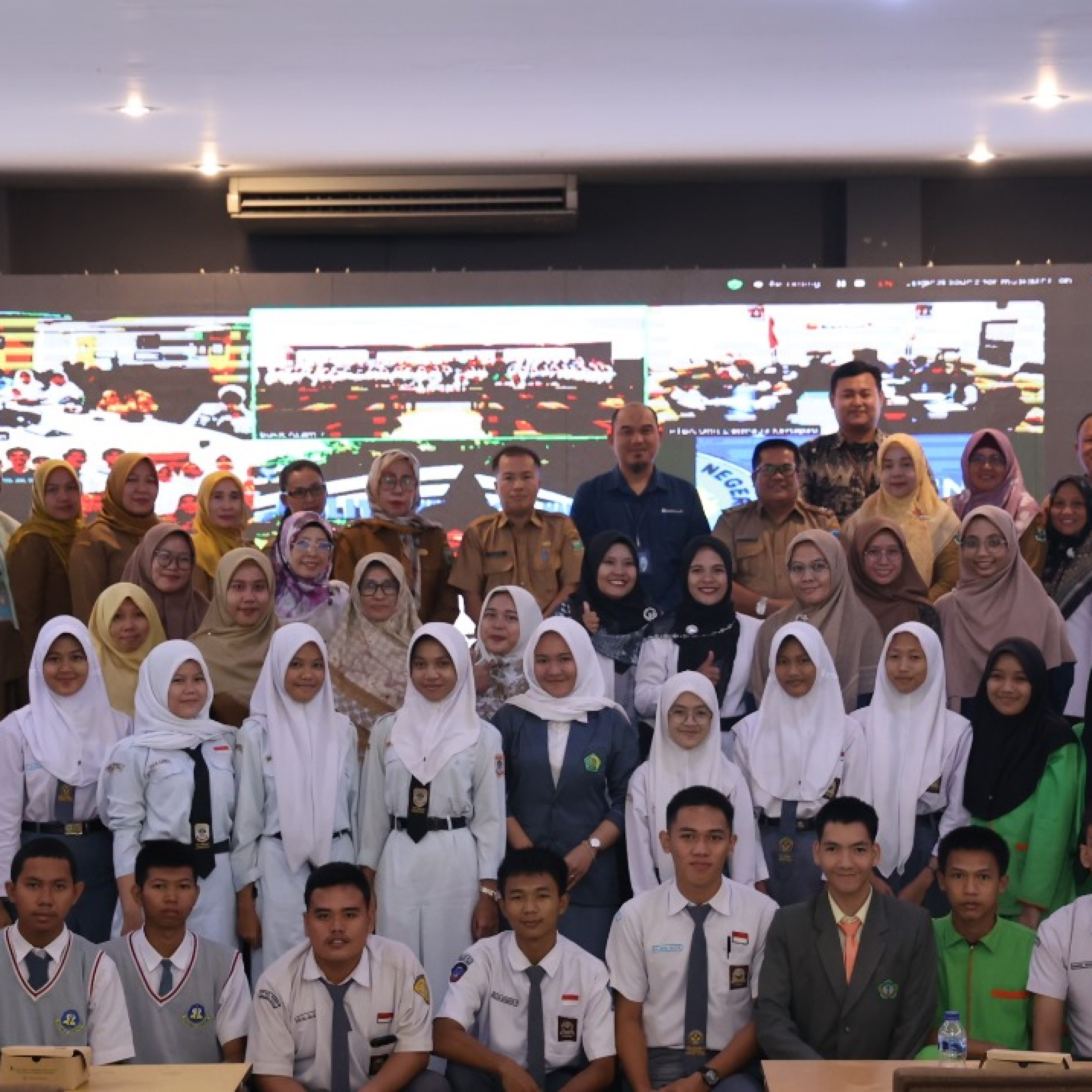 PT Bukit Asam Tbk (PTBA) menggelar sosialisasi program Bantuan Biaya Pendidikan Mahasiswa Sekitar Bukit Asam (Bidiksiba) 2025 di Mess Hall Saka, Tanjung Enim, Selasa 4 Februari 2025.