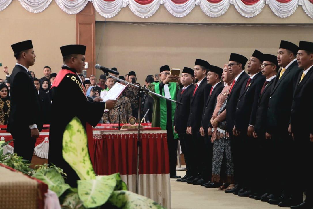 Suasana pelantikan 45 anggota DPRD Muara Enim periode 2024-2029.