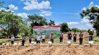 PT Bukit Asam Tbk (PTBA), anggota dari holding BUMN pertambangan MIND ID (Mining Industry Indonesia) bersama Polres Muara Enim berkolaborasi dalam program penanaman jagung multipihak di kawasan lahan aset Bukit Asam.
