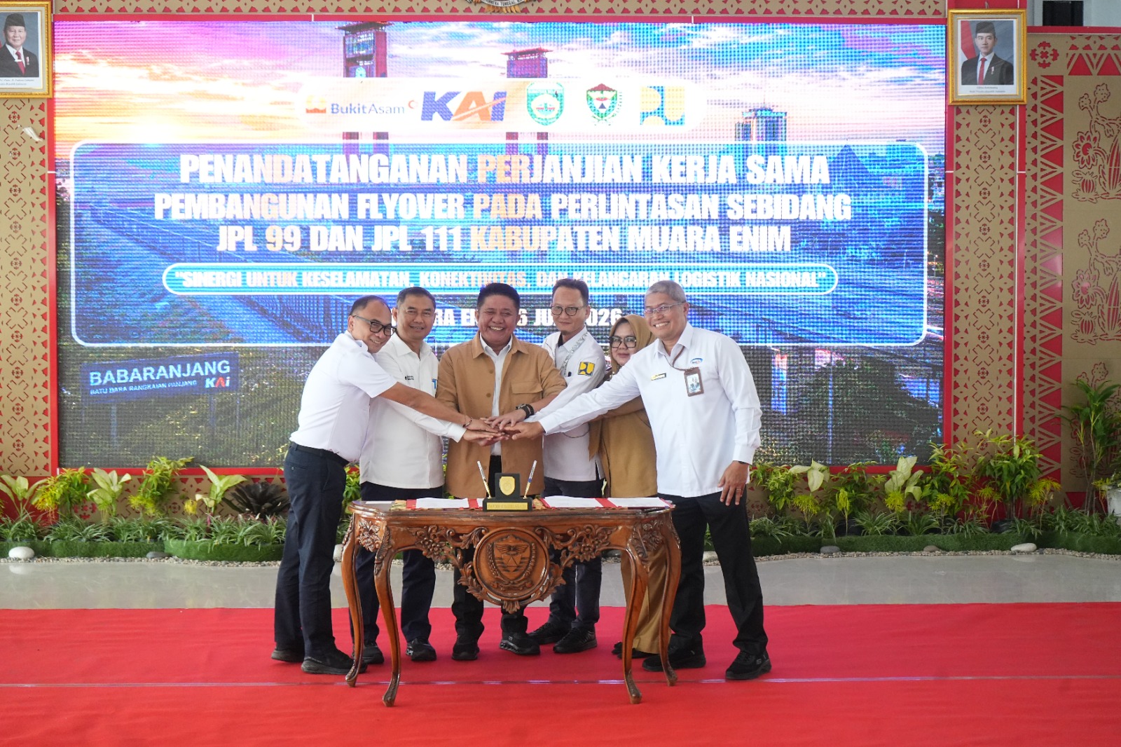 PT Bukit Asam (Persero) Tbk (PTBA) bersama Pemerintah Provinsi Sumatera Selatan dan para pemangku kepentingan memperkuat sinergi dalam pembangunan flyover di perlintasan sebidang JPL 99 Simpang Belimbing dan JPL 111 Ujan Mas, Kabupaten Muara Enim.