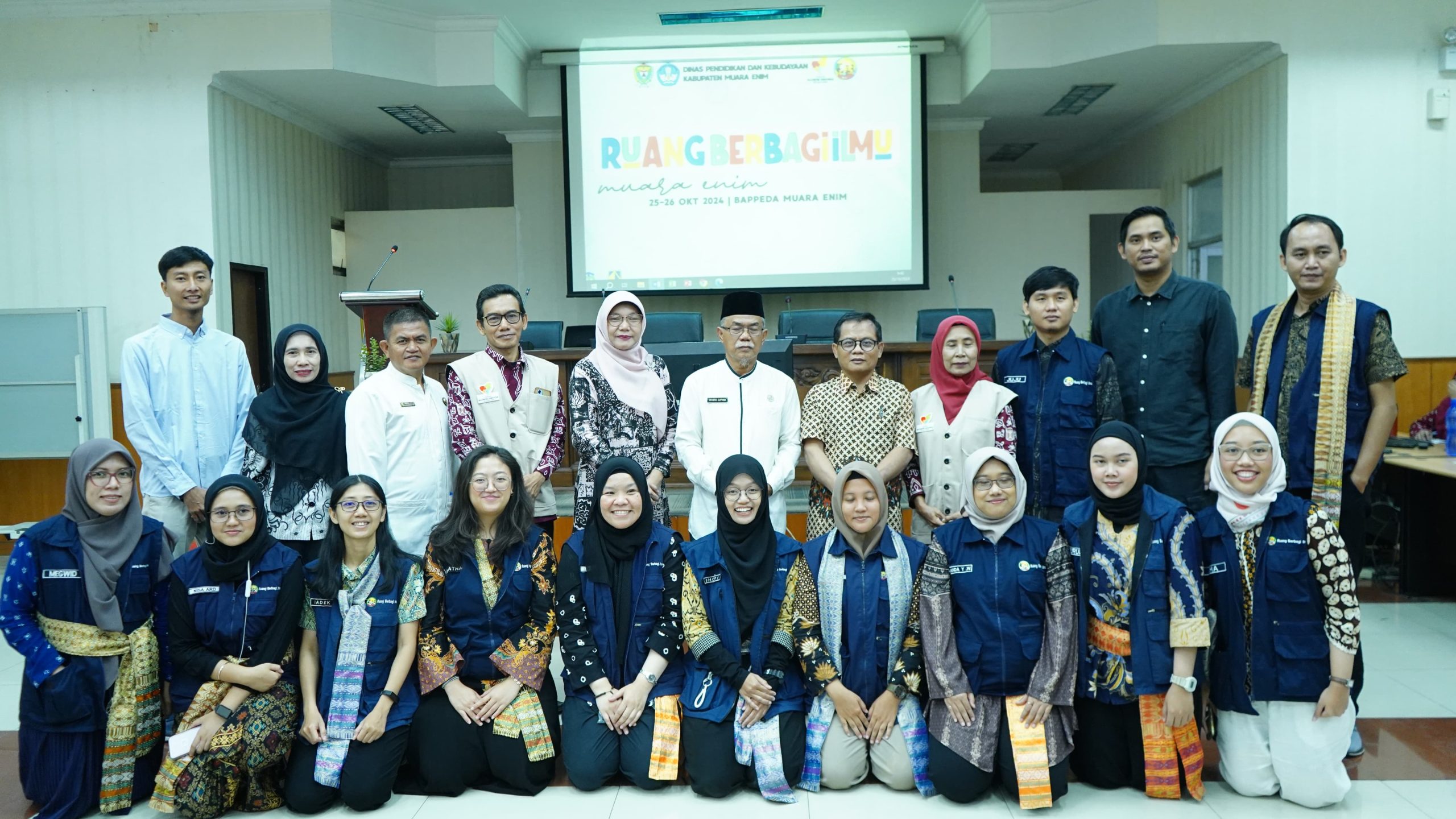 Guna mendorong peningkatan kompetensi dan pemerataan pendidikan, Staf Ahli Bidang Pemerintahan, Hukum dan Politik, Irawan Supmidi, meresmikan Ruang Berbagi Ilmu (RuBI) Tahun 2024 di Ruang Pangripta Nusantara, Bappeda Muara Enim